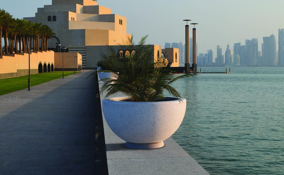 Jardinera de hormigón en color blanco en Doha Qatar