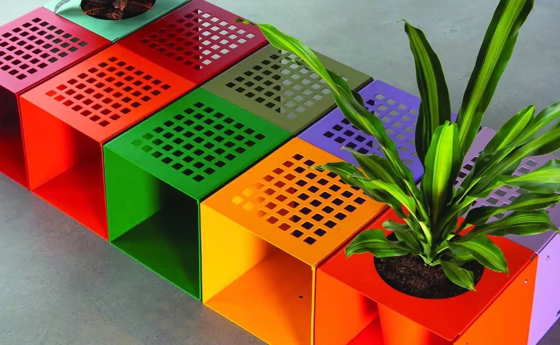 Banco urbano metálico Cubik