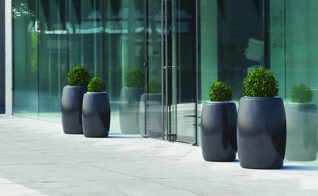 Jardineras urbanas de hormigón modernas