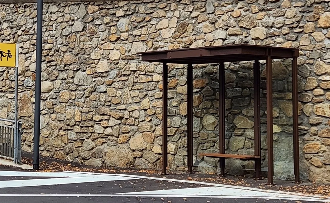 Marquesina de autobús de acero corten Horec