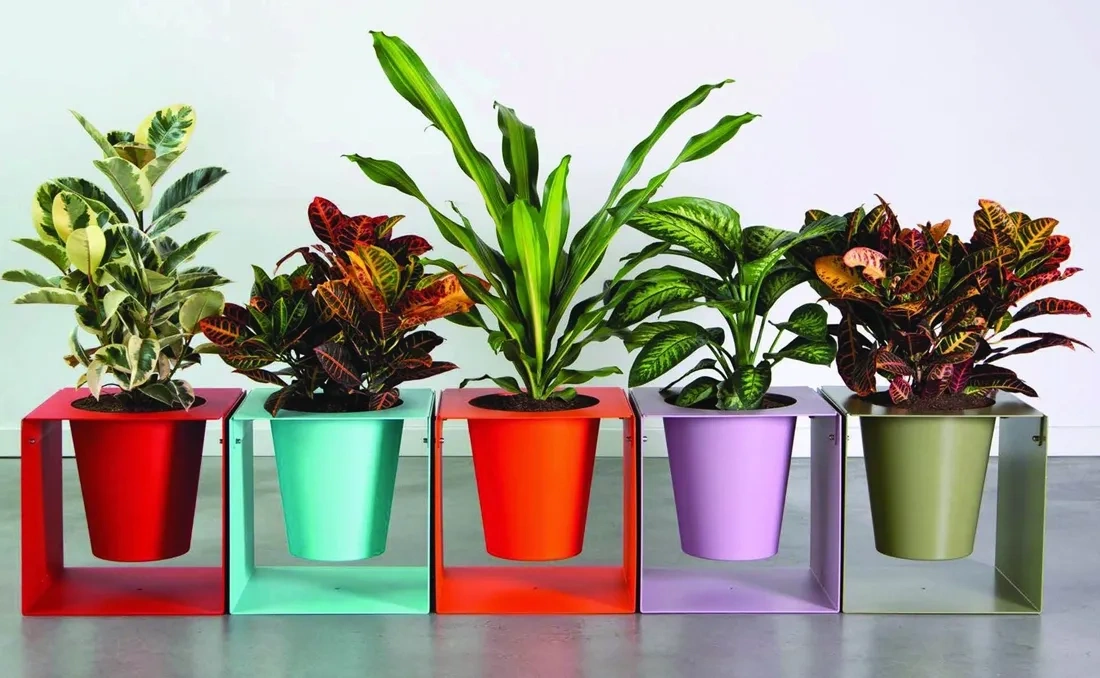 Mesa urbana de acero Cubik