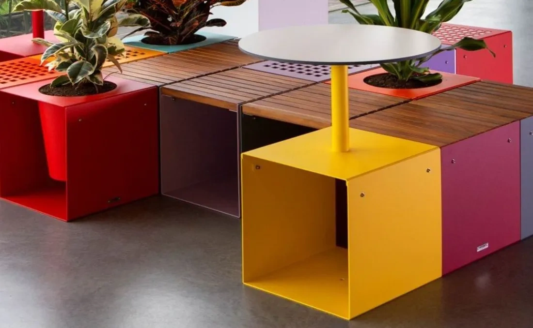 Mesa urbana metálica Cubik