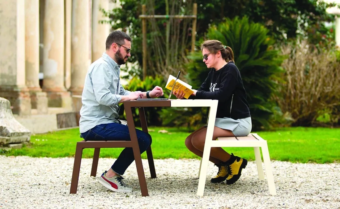 Mesa urbana moderna Casteo