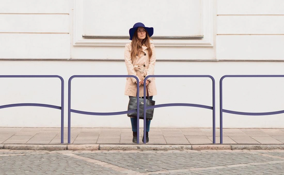 Barandillas urbanas para seguridad y delimitación en espacios públicos.