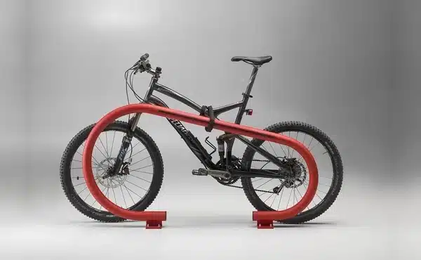 Aparcabicis de mobiliario urbano para estacionamiento de bicicletas.