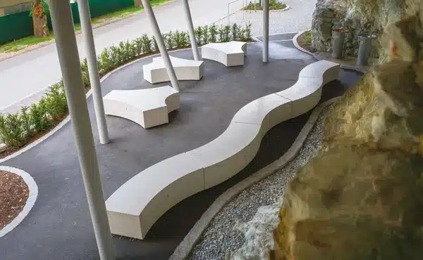 Comparativa de precios de mobiliario urbano.